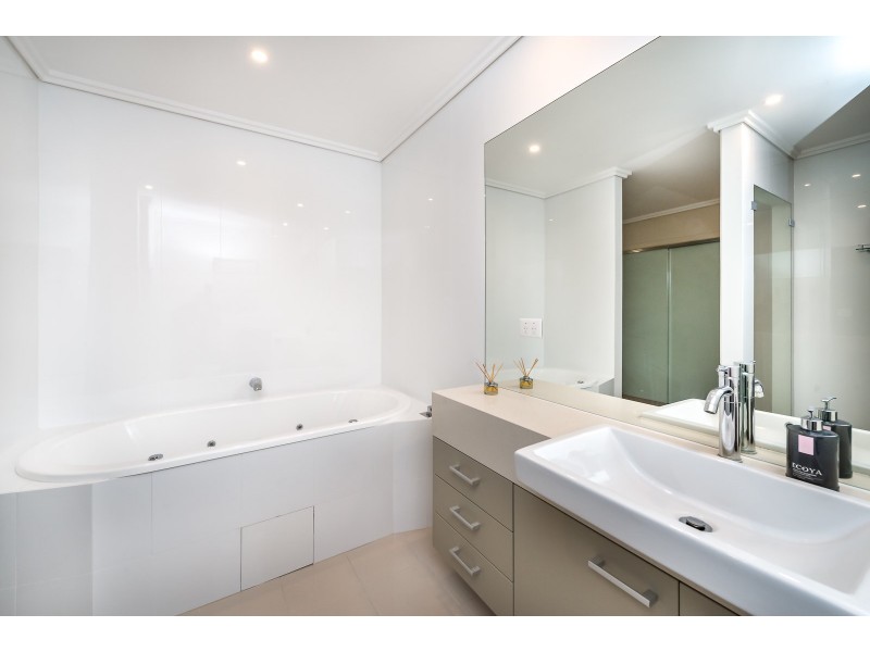 4/15A Vespa Crescent, Surfers Paradise QLD 4217
