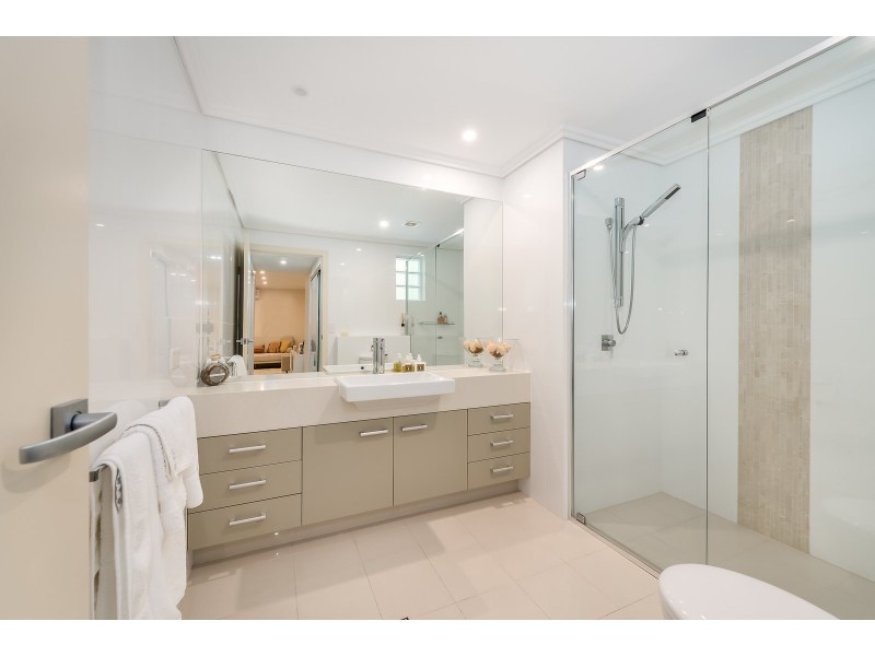 4/15A Vespa Crescent, Surfers Paradise QLD 4217