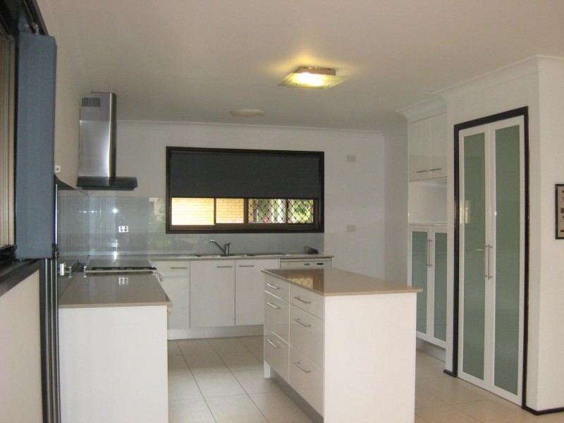 106 Campbell Street, Sorrento QLD 4217
