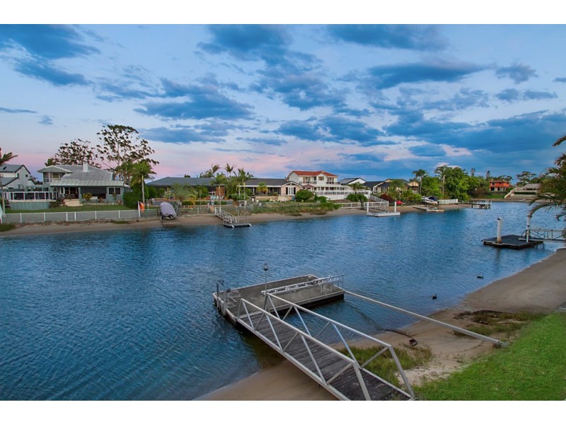 38 Cessnock Close, Mermaid Waters QLD 4218