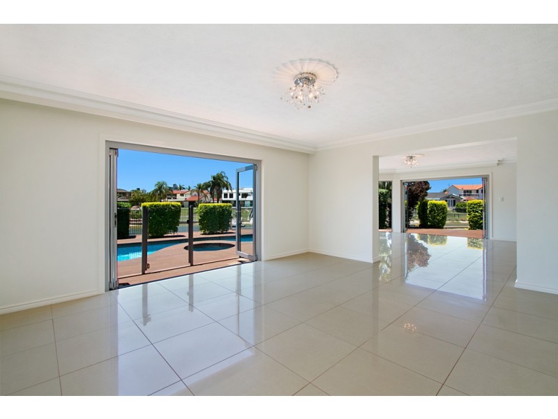 38 Cessnock Close, Mermaid Waters QLD 4218