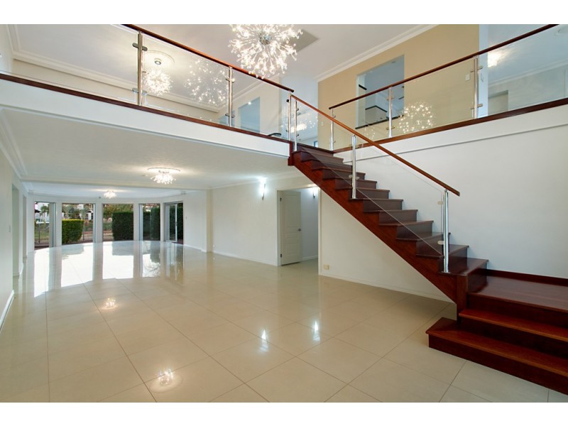 38 Cessnock Close, Mermaid Waters QLD 4218