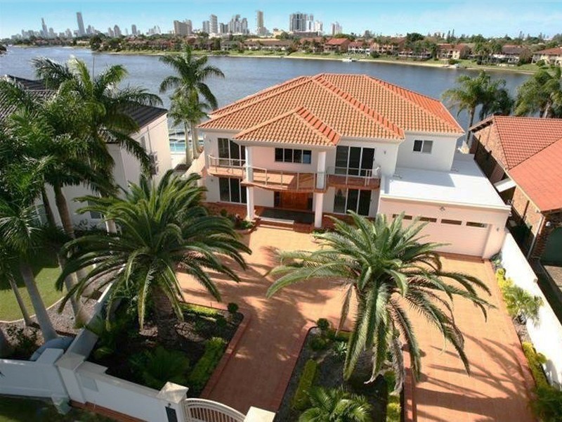 13 Intrepid Drive, Mermaid Waters QLD 4218