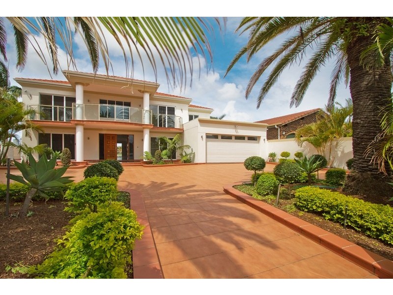 13 Intrepid Drive, Mermaid Waters QLD 4218