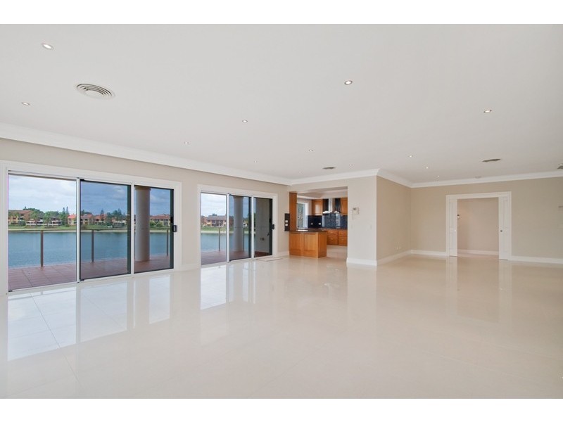 13 Intrepid Drive, Mermaid Waters QLD 4218
