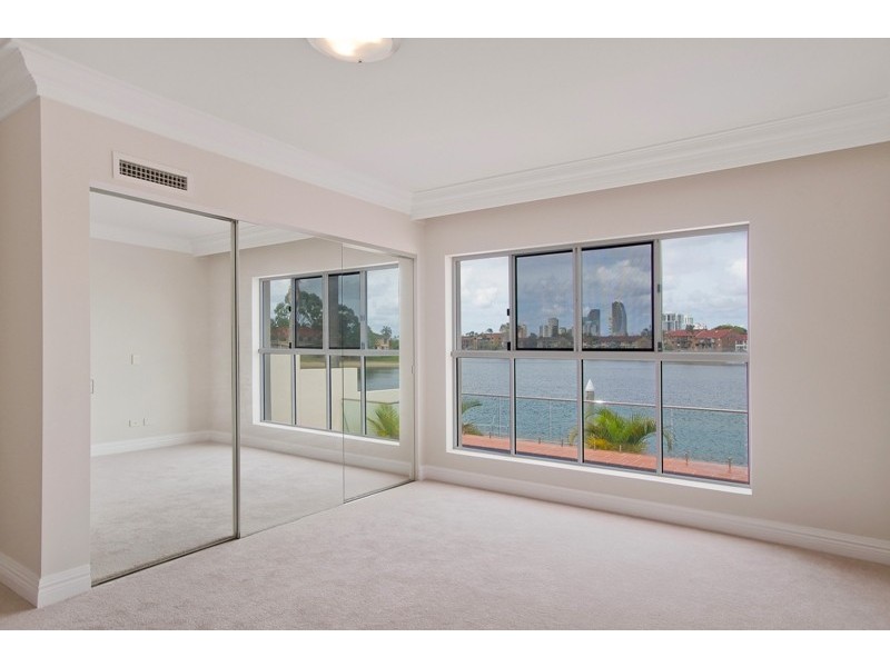 13 Intrepid Drive, Mermaid Waters QLD 4218