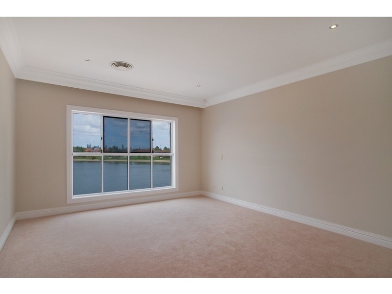 13 Intrepid Drive, Mermaid Waters QLD 4218