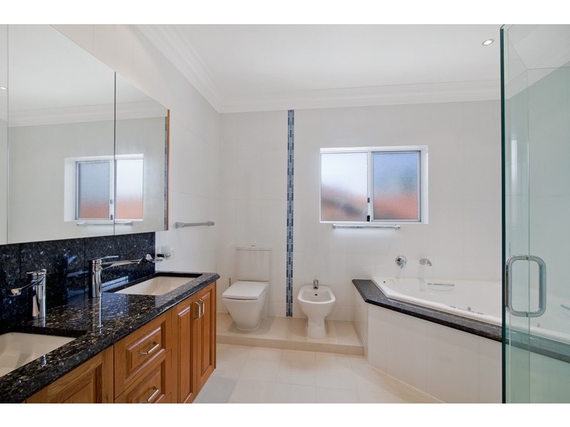 13 Intrepid Drive, Mermaid Waters QLD 4218