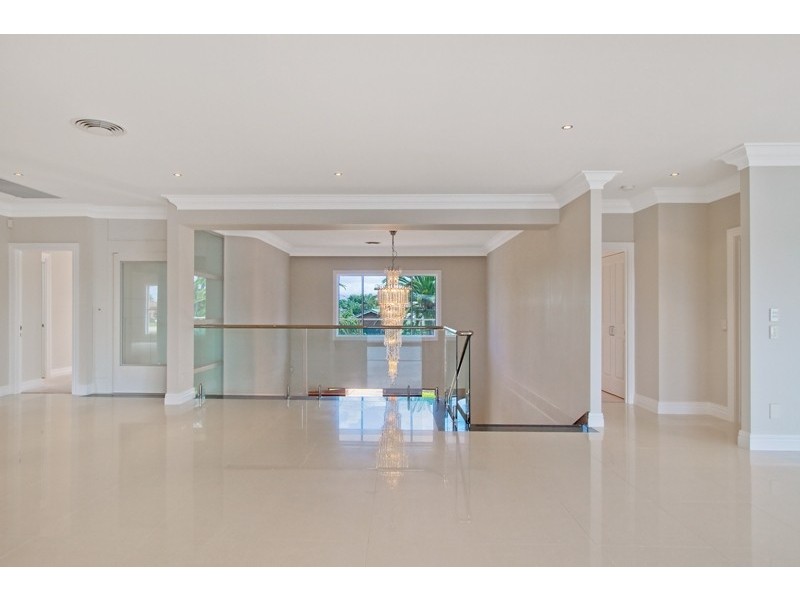 13 Intrepid Drive, Mermaid Waters QLD 4218