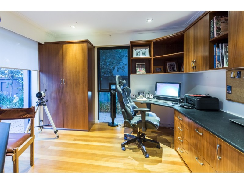 19 Buccaneer Court, Paradise Waters QLD 4217