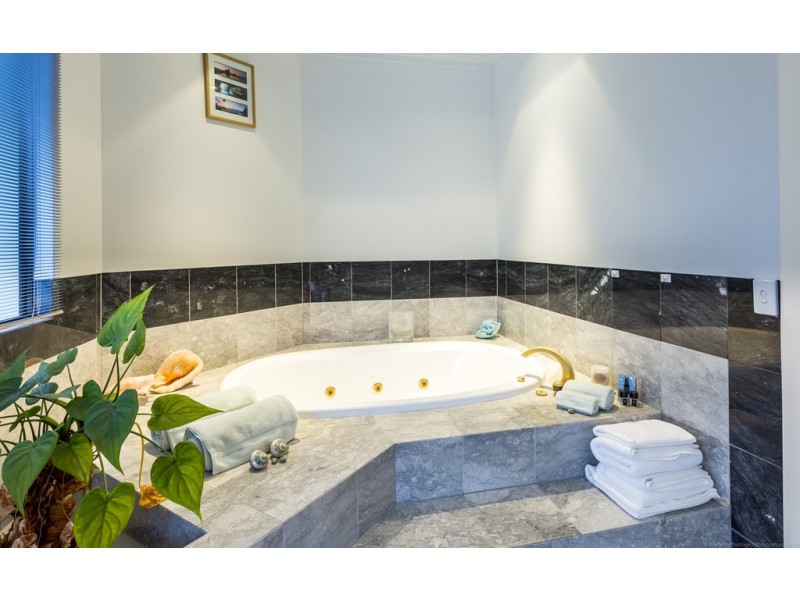 19 Buccaneer Court, Paradise Waters QLD 4217