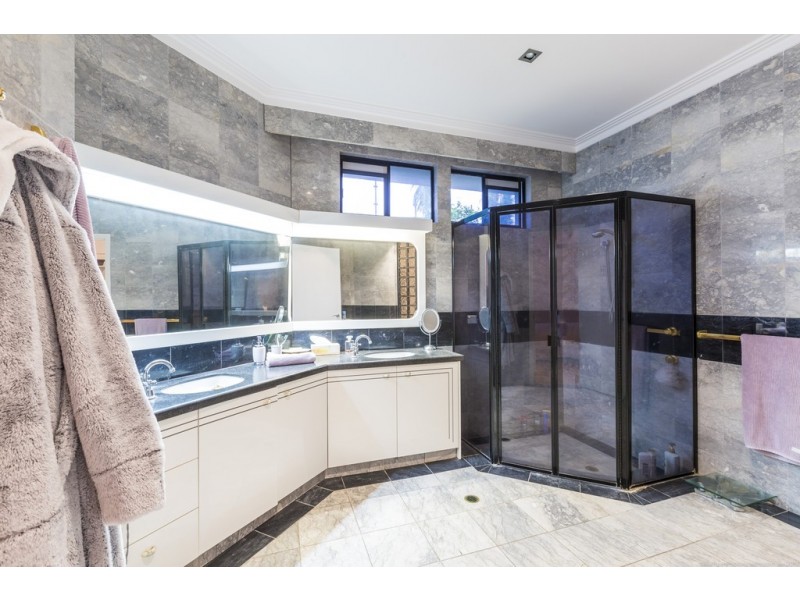 19 Buccaneer Court, Paradise Waters QLD 4217