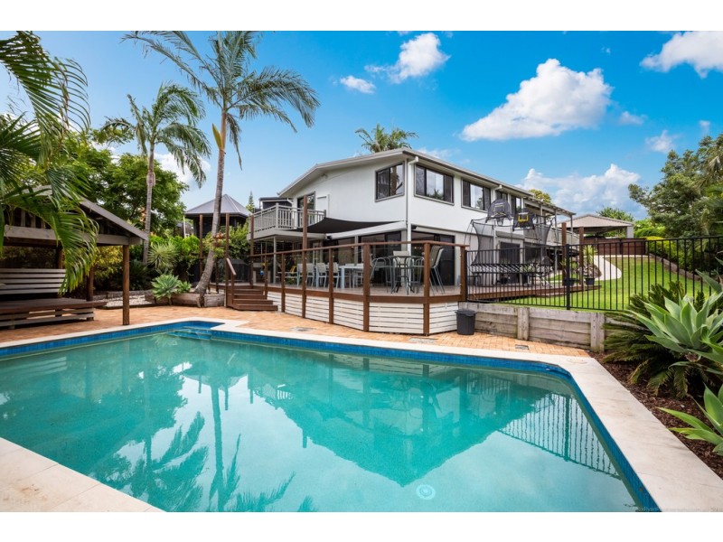 8 Talinga Crescent, Southport QLD 4215