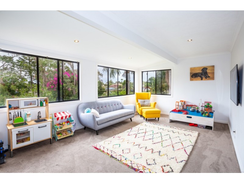 8 Talinga Crescent, Southport QLD 4215