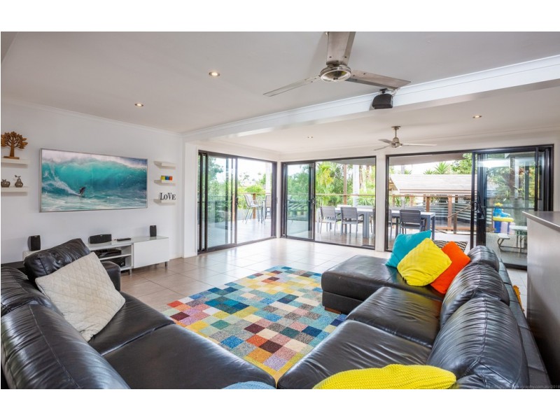 8 Talinga Crescent, Southport QLD 4215