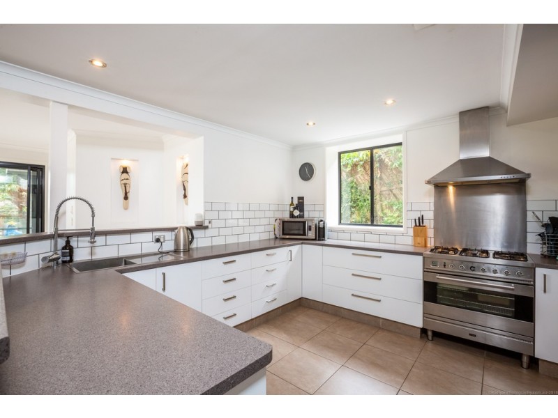 8 Talinga Crescent, Southport QLD 4215