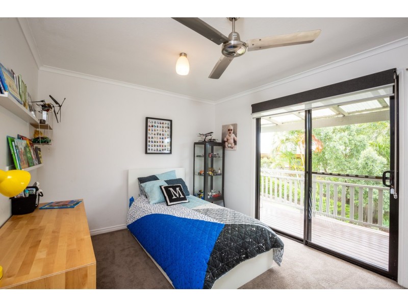 8 Talinga Crescent, Southport QLD 4215