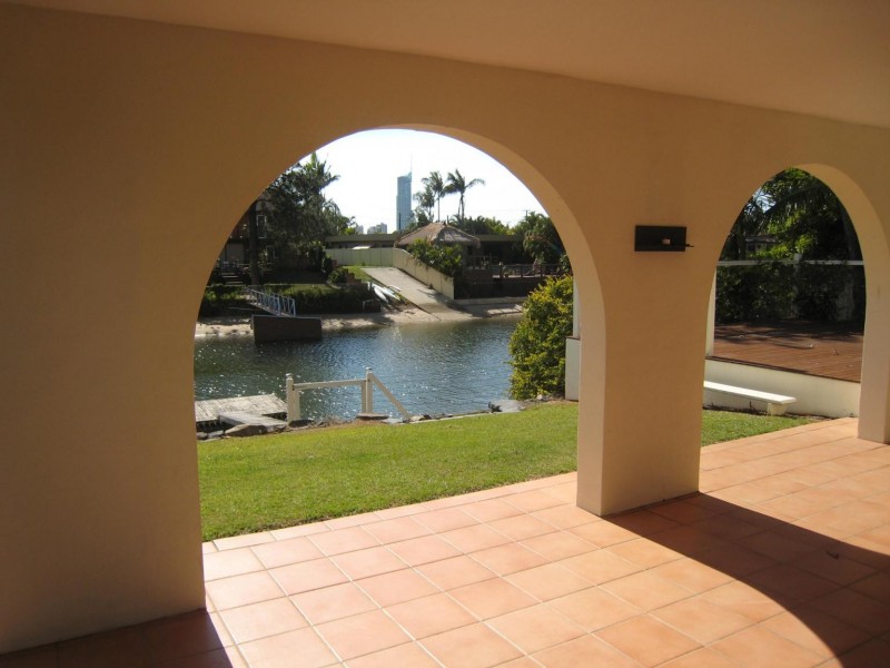 53 Kalimna Drive, Broadbeach Waters QLD 4218