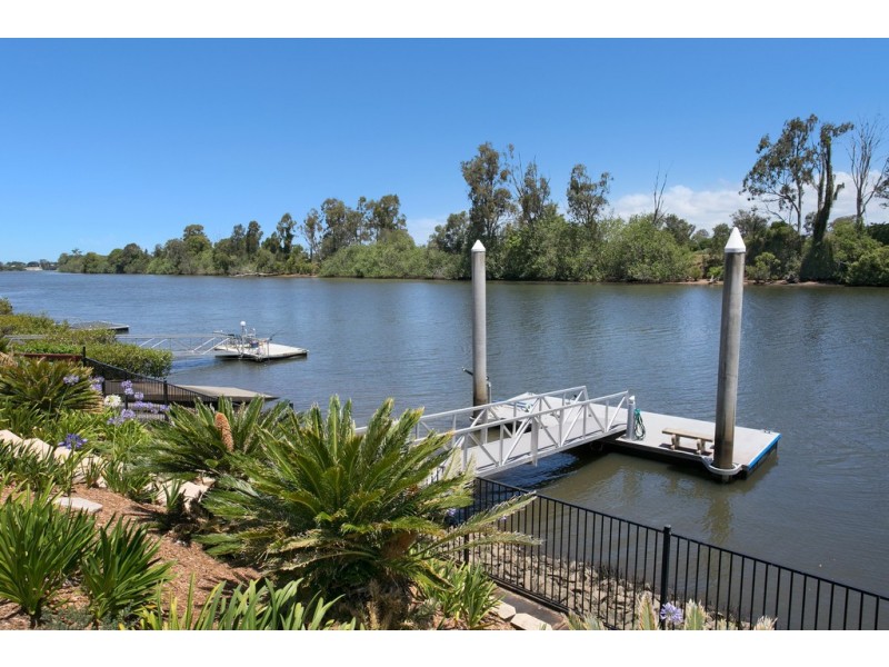 11 Riverbank Court, Ashmore QLD 4214