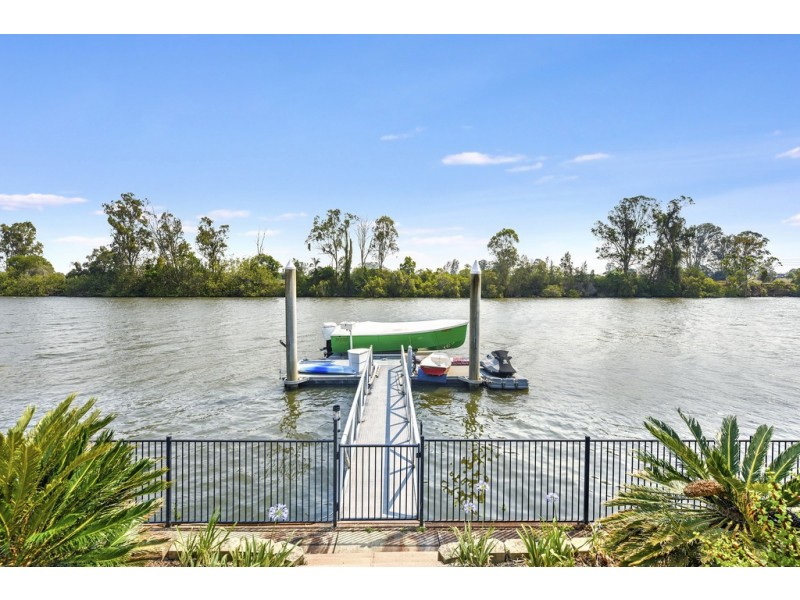 11 Riverbank Court, Ashmore QLD 4214