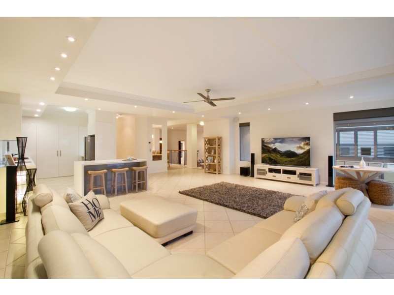 17 Neptune Court, Paradise Waters QLD 4217