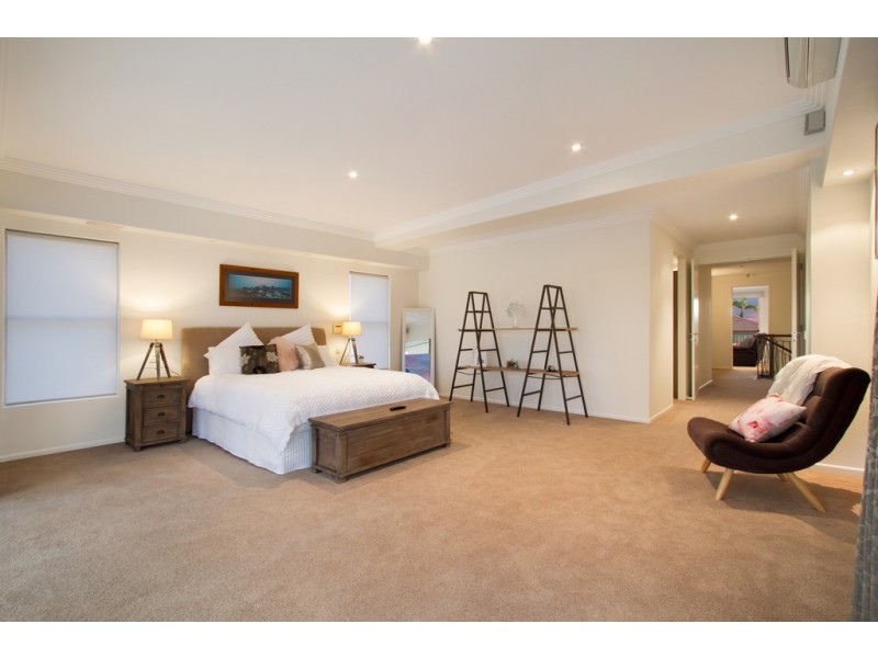 17 Neptune Court, Paradise Waters QLD 4217