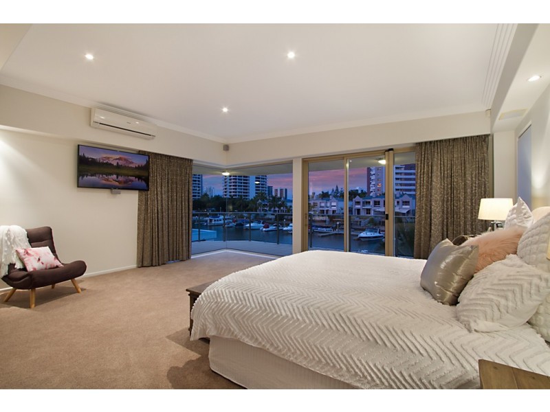 17 Neptune Court, Paradise Waters QLD 4217