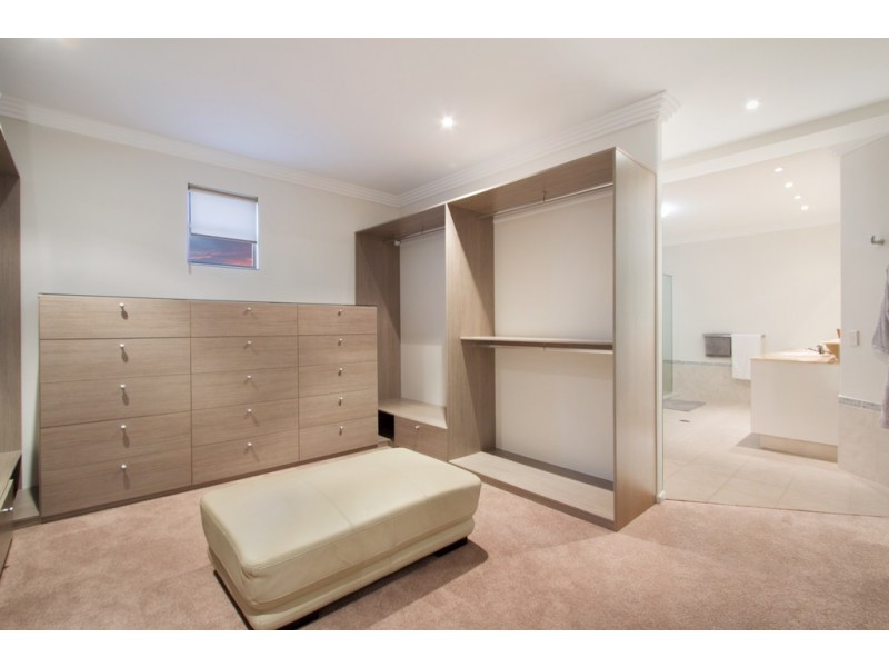 17 Neptune Court, Paradise Waters QLD 4217