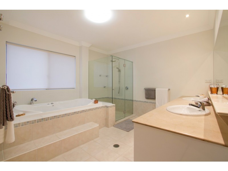 17 Neptune Court, Paradise Waters QLD 4217