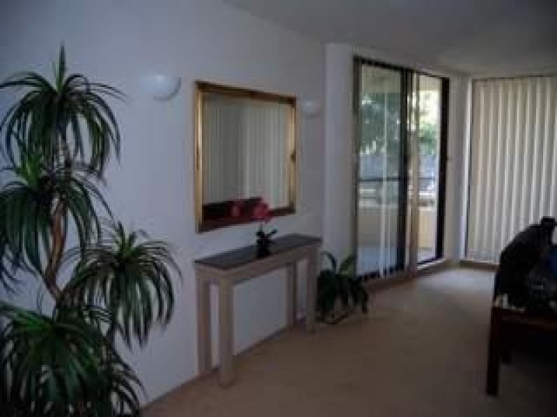 2A/18 Aubrey Street, Surfers Paradise QLD 4217