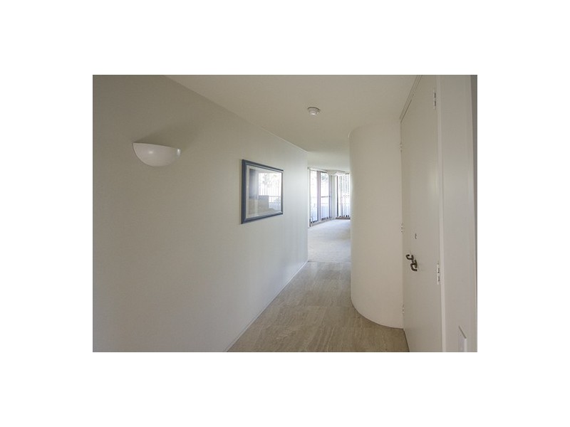 2A/18 Aubrey Street, Surfers Paradise QLD 4217
