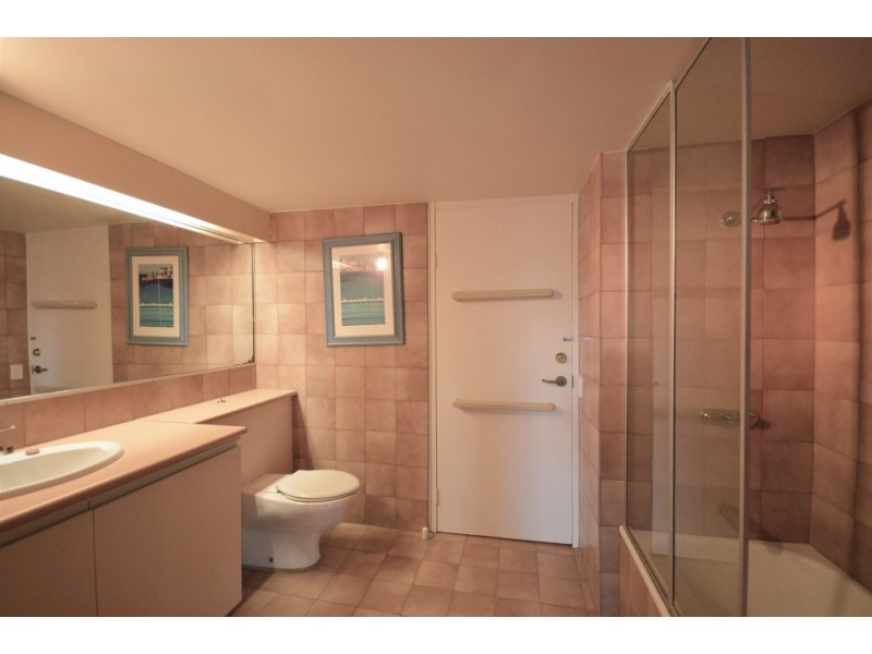 2A/18 Aubrey St, Surfers Paradise QLD 4217