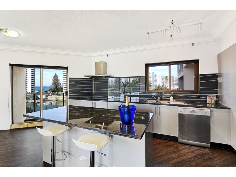 21/2 ‘Atlantis East’ Admiralty Drive, Paradise Waters QLD 4217