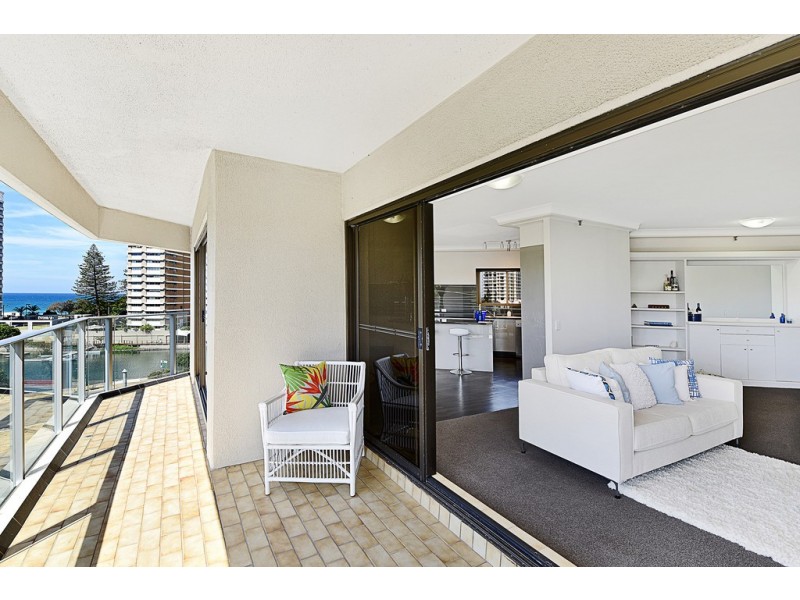 21/2 ‘Atlantis East’ Admiralty Drive, Paradise Waters QLD 4217