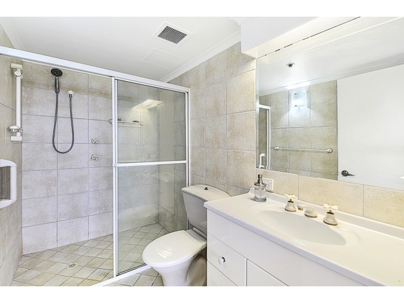 21/2 ‘Atlantis East’ Admiralty Drive, Paradise Waters QLD 4217