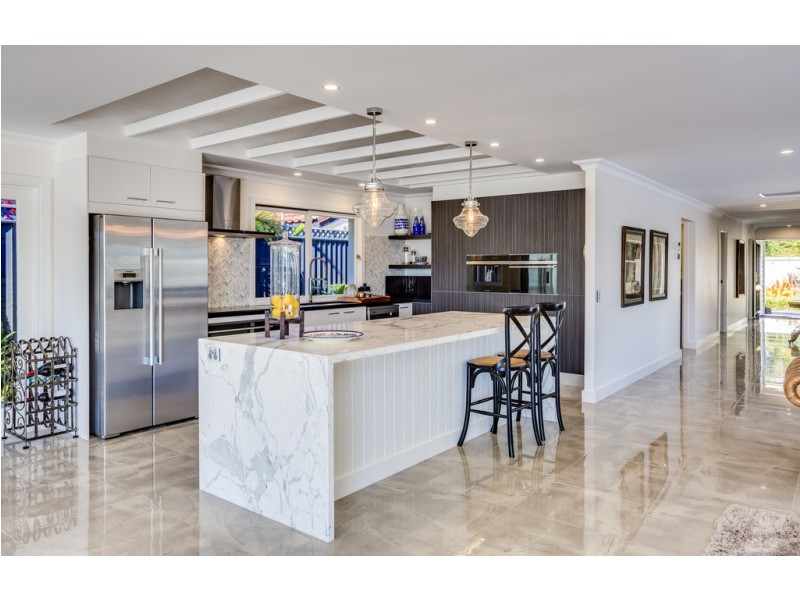 9 Rowes Court, Sorrento QLD 4217