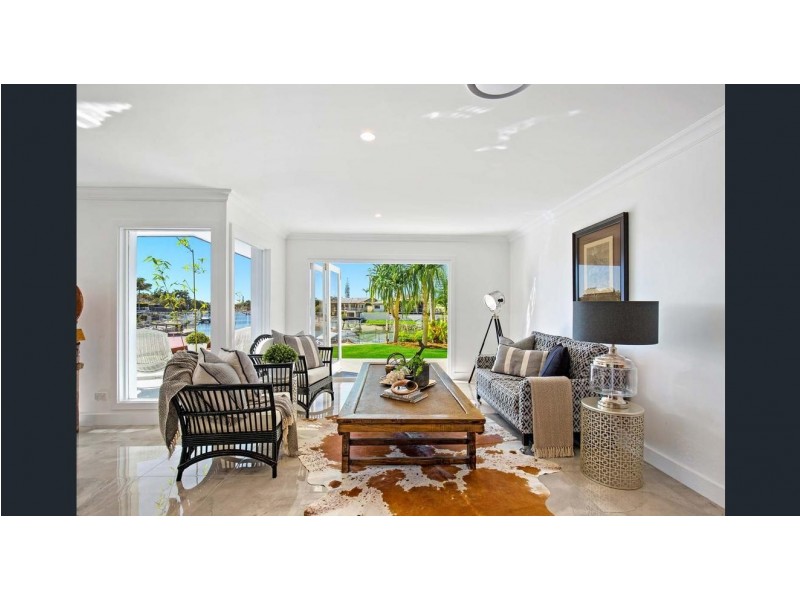 9 Rowes Court, Sorrento QLD 4217