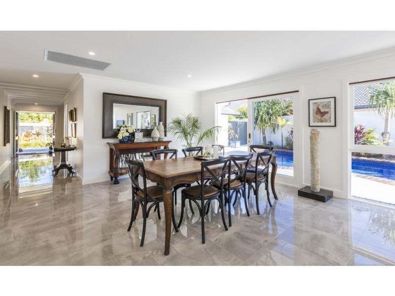 9 Rowes Court, Sorrento QLD 4217