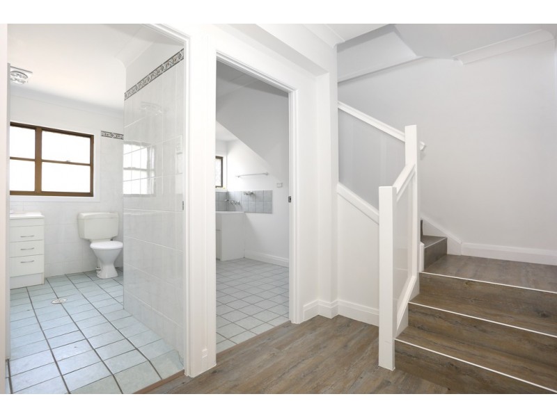 2A Greer Terrace, Southport QLD 4215