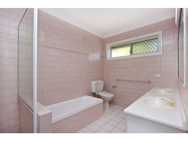 17 Forster Avenue, Sorrento QLD 4217