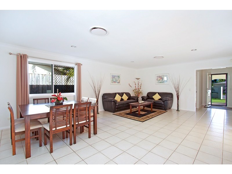 17 Forster Avenue, Sorrento QLD 4217