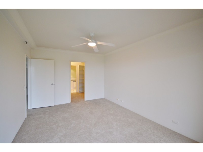 40/2 Admiralty Drive, Surfers Paradise QLD 4217