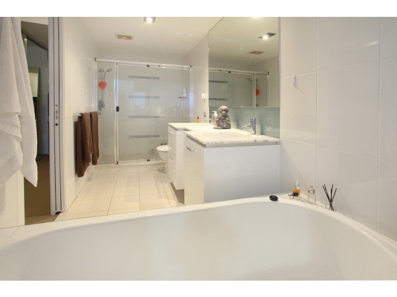 1207/300 ‘Aqua’ Marine Parade, Labrador QLD 4215