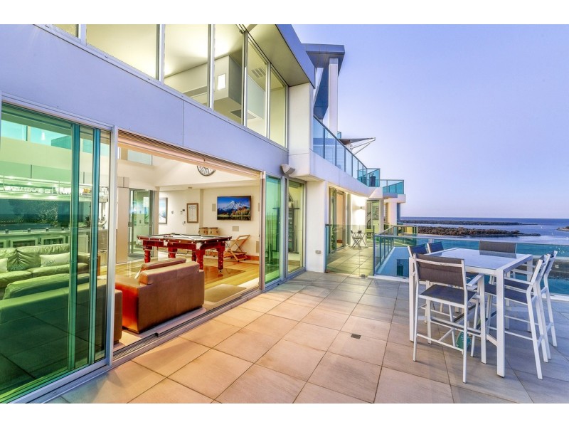 1703/300 ‘Aqua’ Marine Parade, Labrador QLD 4215