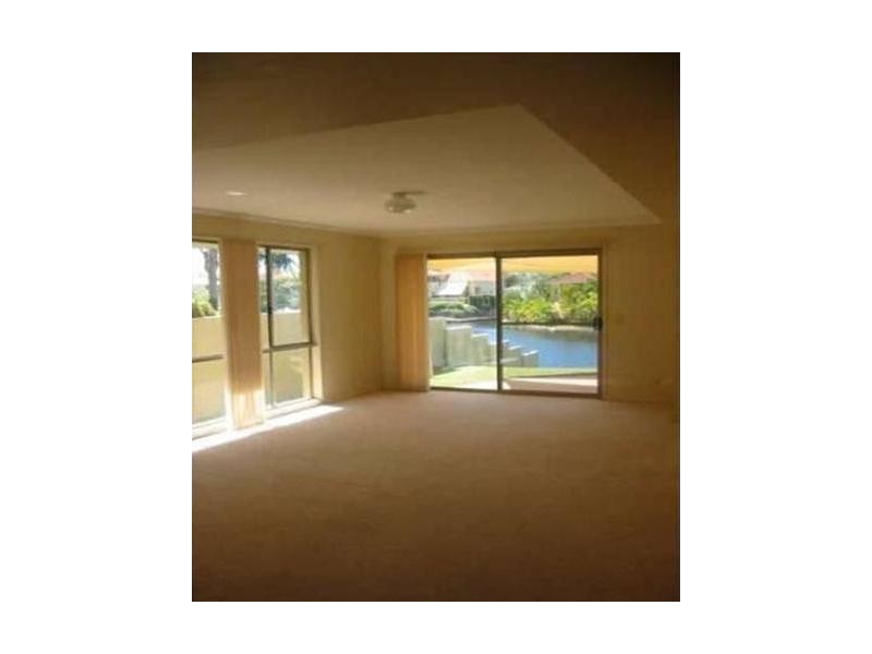 114/40 Cotlew street, Surfers Waters, Southport QLD 4215