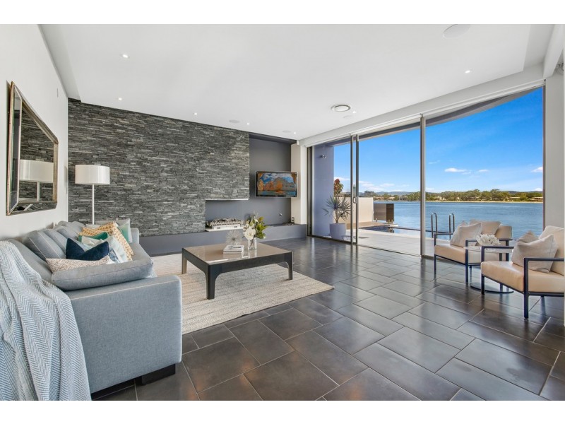 104 Admiralty Drive, Paradise Waters QLD 4217