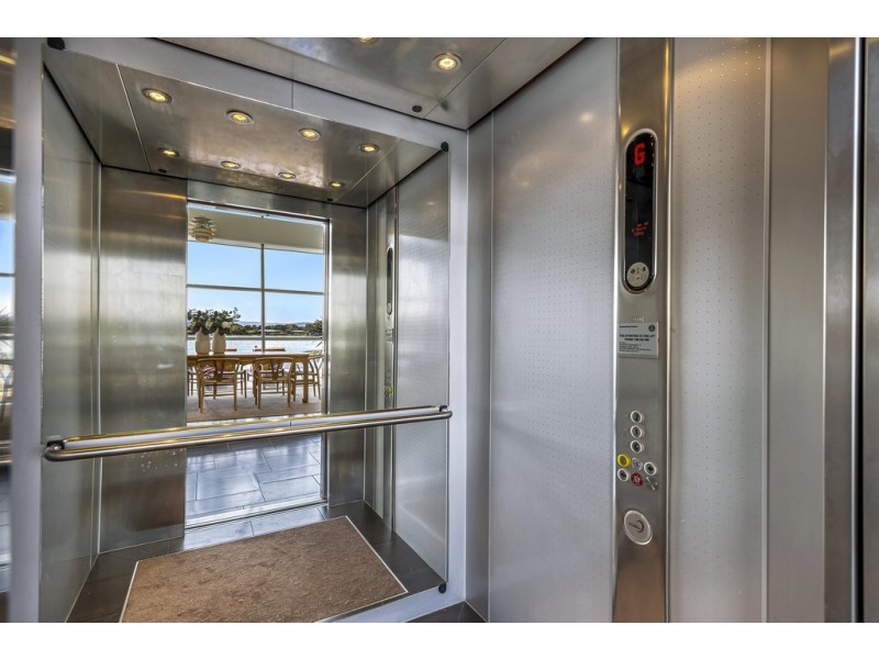 104 Admiralty Drive, Paradise Waters QLD 4217