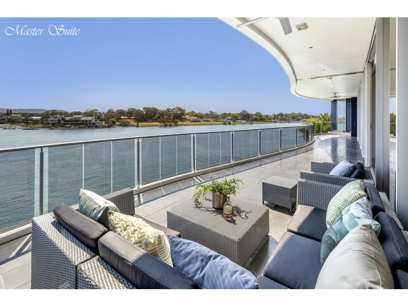 104 Admiralty Drive, Paradise Waters QLD 4217