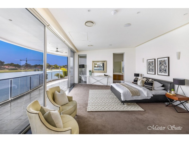 104 Admiralty Drive, Paradise Waters QLD 4217