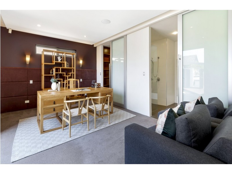 104 Admiralty Drive, Paradise Waters QLD 4217